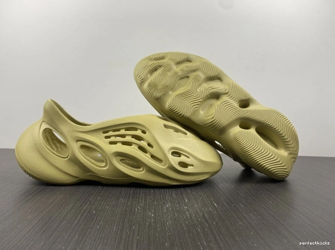 Sulfur RNNR Foam Adidas Yeezy GV6775 0813